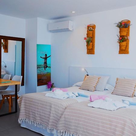 Typic Marina Playa - Adults Only Aparthotel San Antonio  Bagian luar foto
