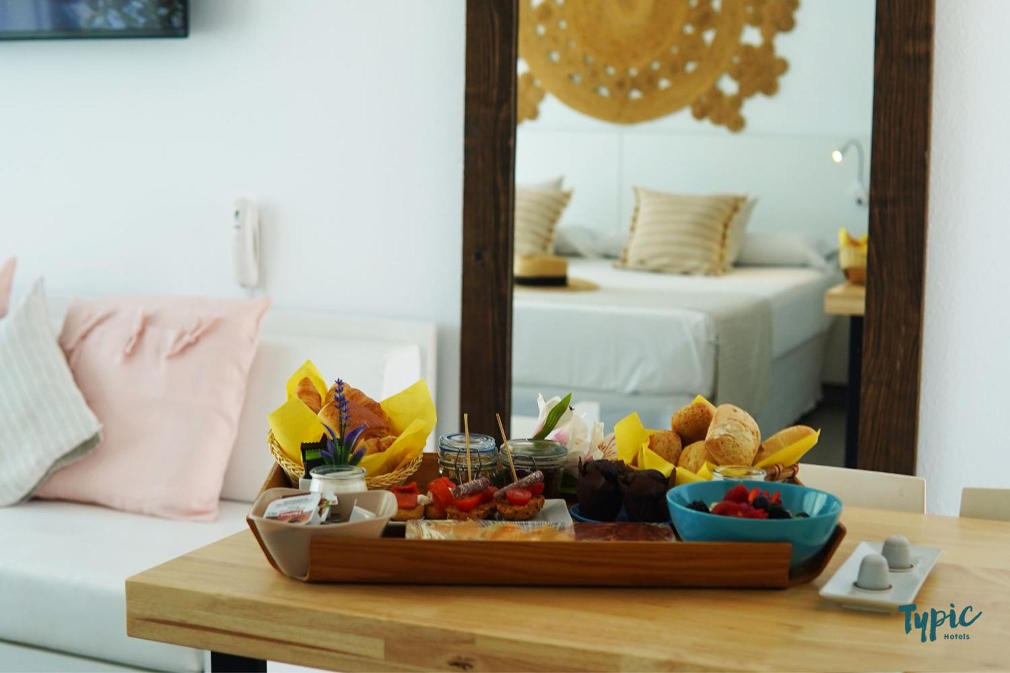 Typic Marina Playa - Adults Only Aparthotel San Antonio  Bagian luar foto