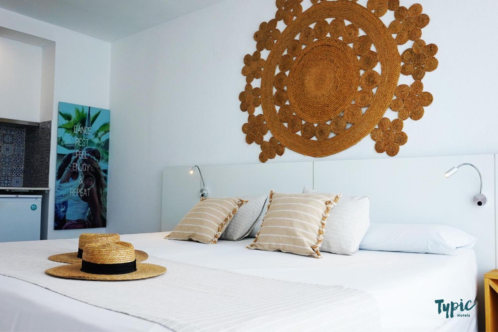 Typic Marina Playa - Adults Only Aparthotel San Antonio  Bagian luar foto