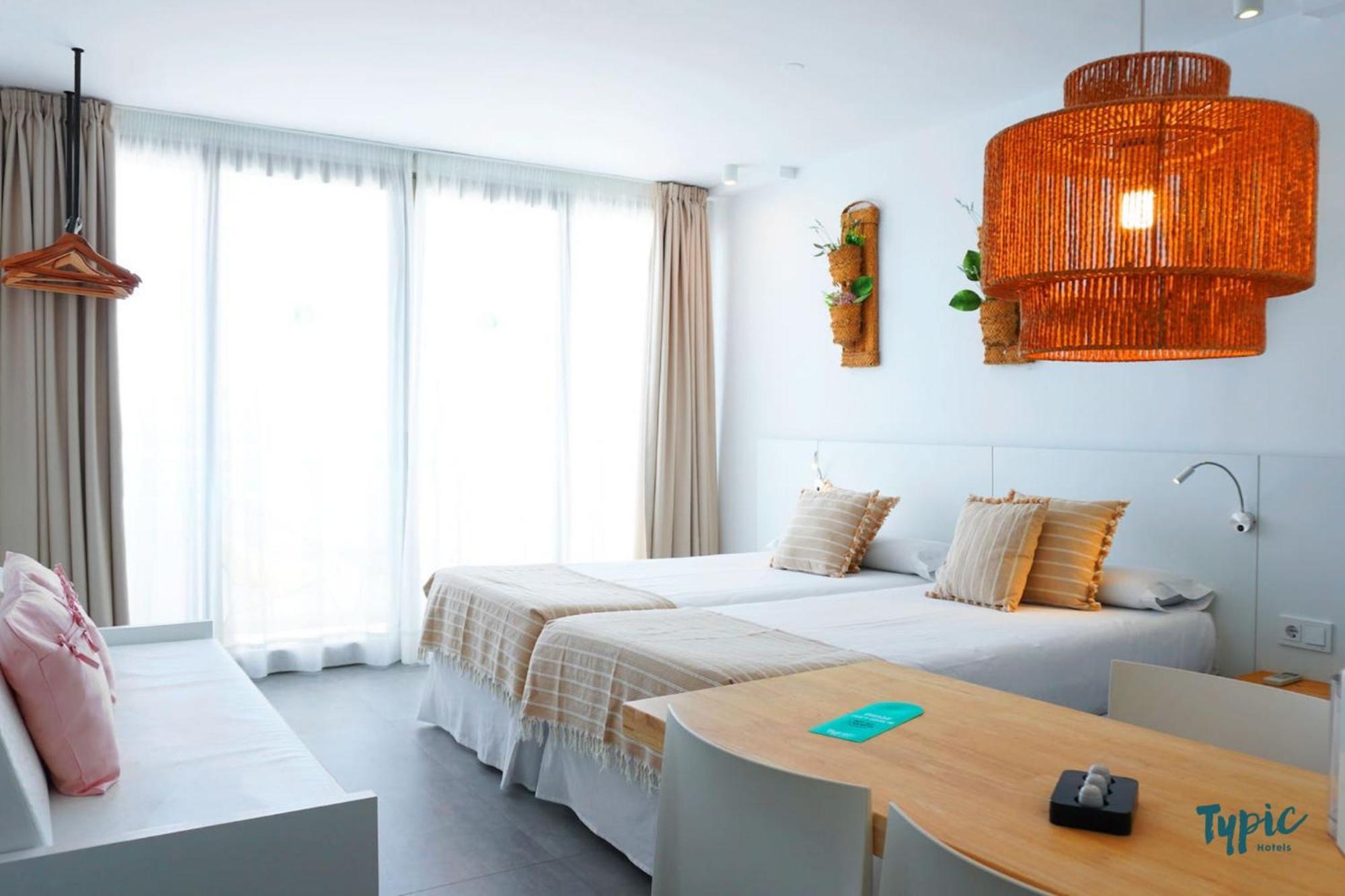 Typic Marina Playa - Adults Only Aparthotel San Antonio  Bagian luar foto