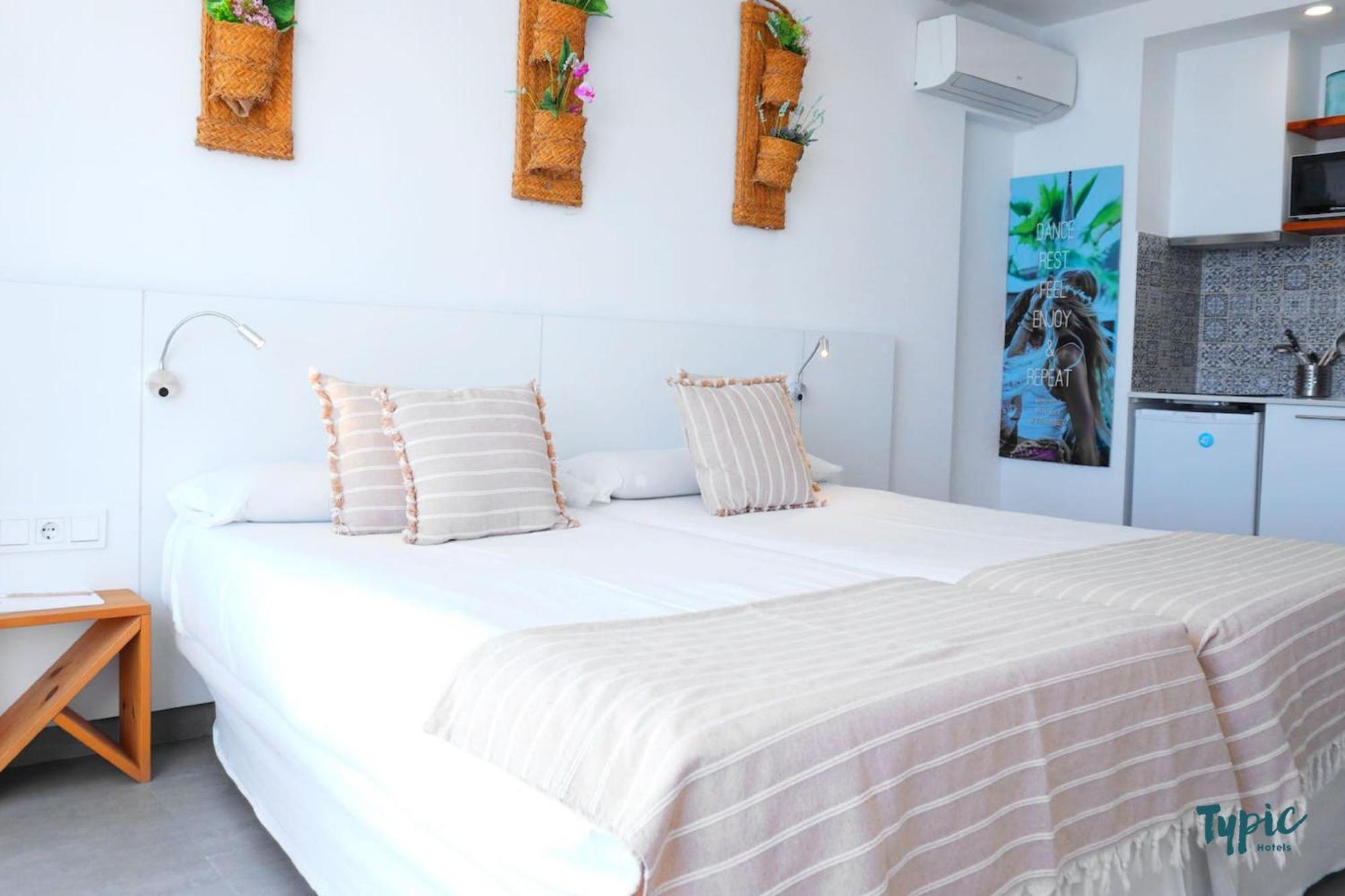 Typic Marina Playa - Adults Only Aparthotel San Antonio  Bagian luar foto