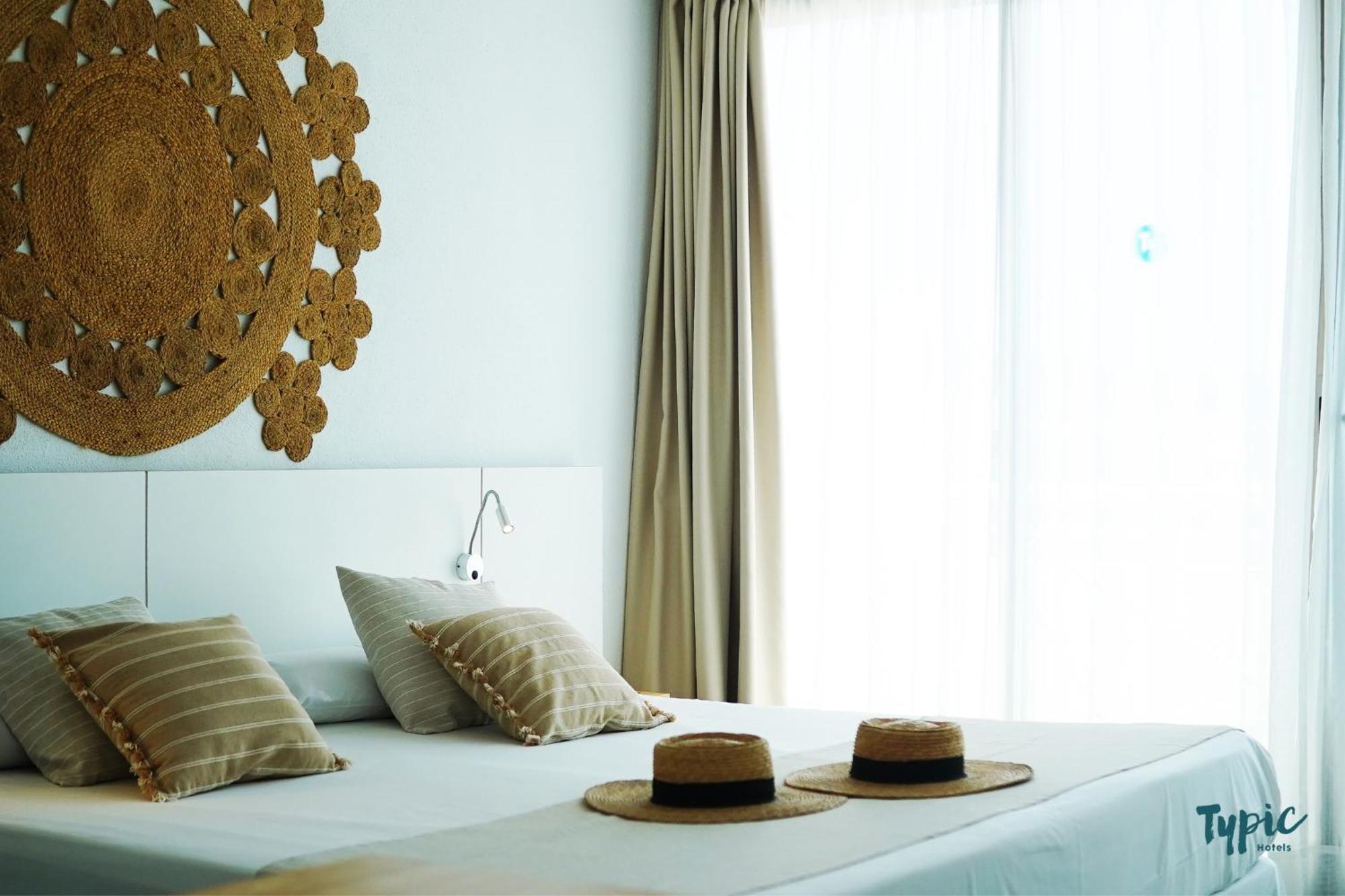Typic Marina Playa - Adults Only Aparthotel San Antonio  Bagian luar foto