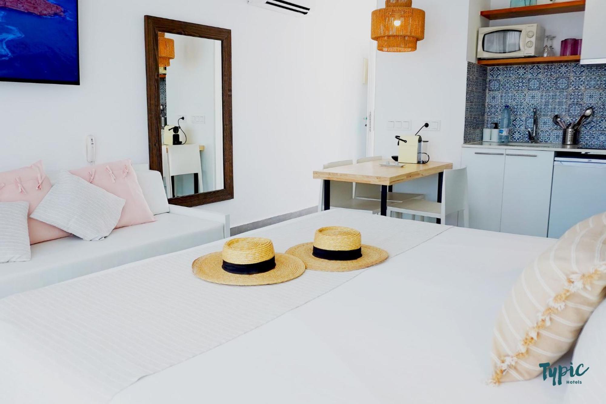 Typic Marina Playa - Adults Only Aparthotel San Antonio  Bagian luar foto